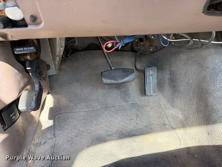 image for item FB8891 1996 Ford F350 utility bed pickup truck