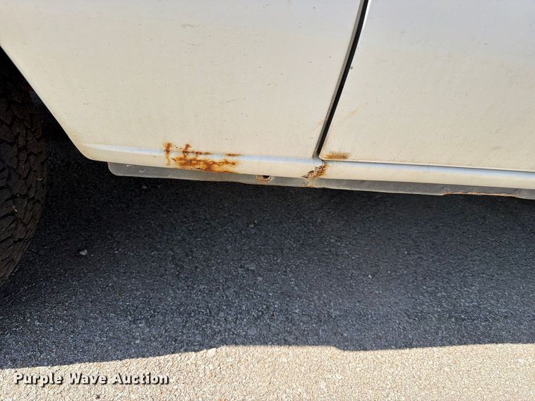 image for item FB8892 2003 Ford E150 van