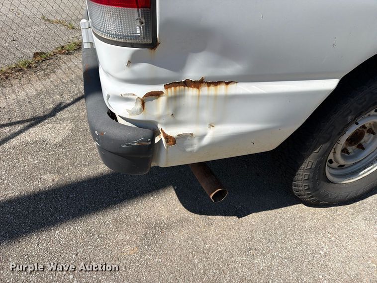 image for item FB8892 2003 Ford E150 van