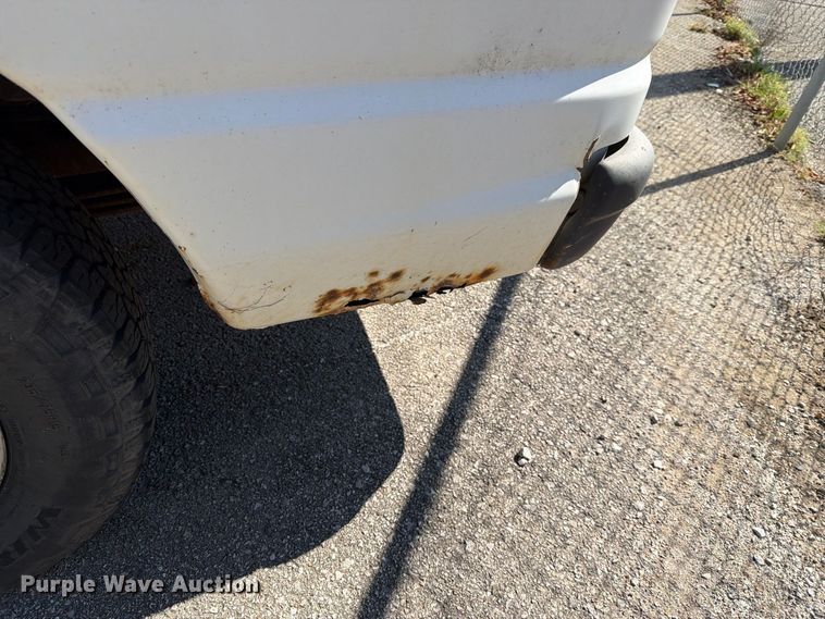 image for item FB8892 2003 Ford E150 van