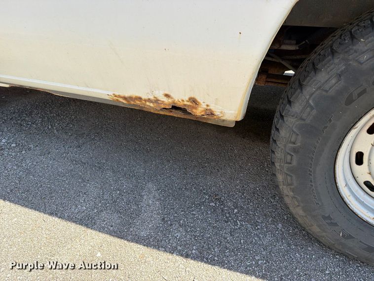 image for item FB8892 2003 Ford E150 van