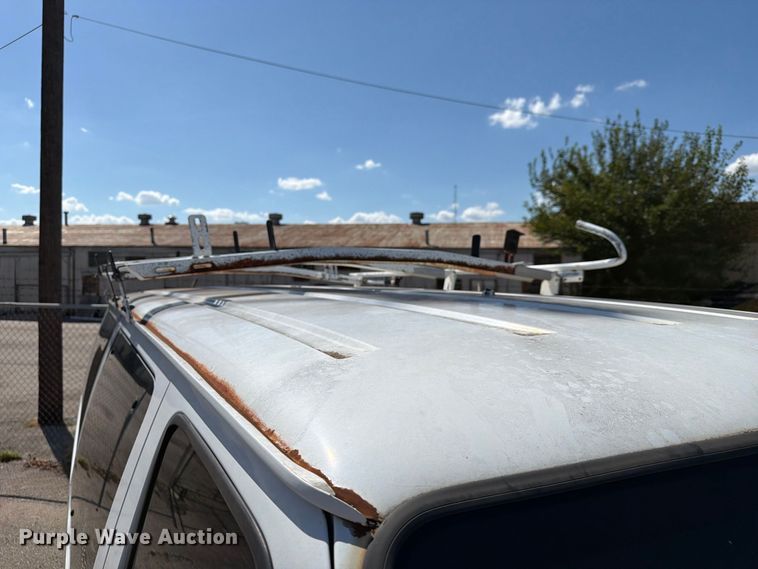 image for item FB8892 2003 Ford E150 van