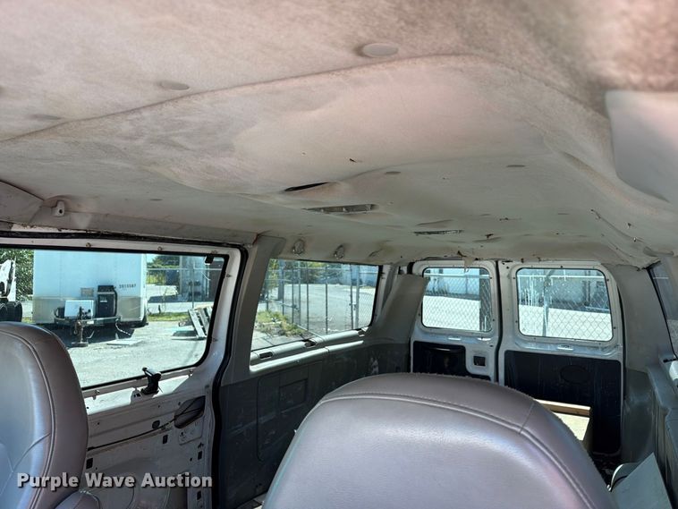 image for item FB8892 2003 Ford E150 van