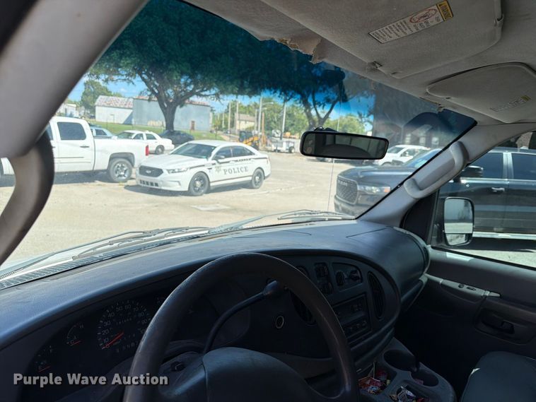 image for item FB8892 2003 Ford E150 van