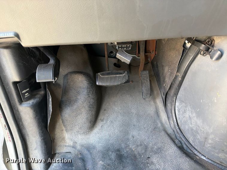 image for item FB8892 2003 Ford E150 van