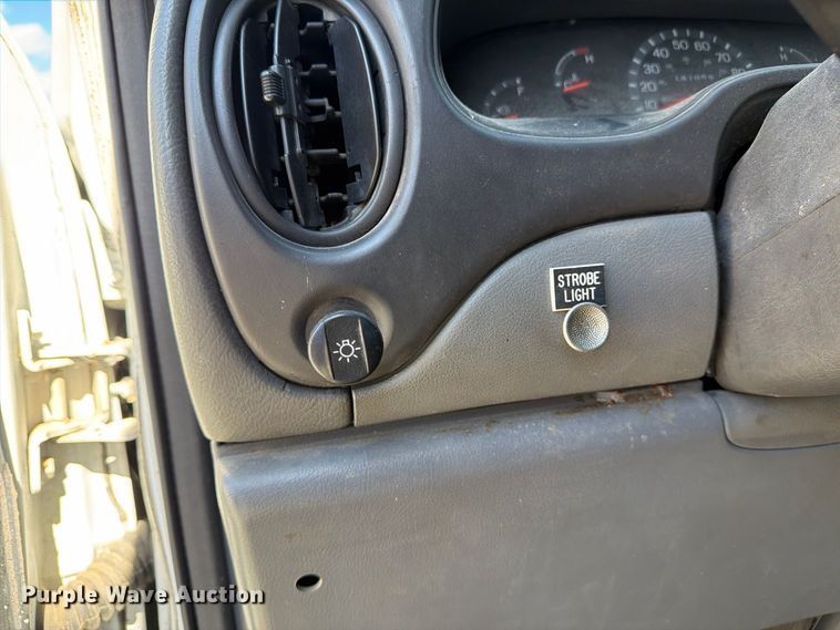 image for item FB8892 2003 Ford E150 van