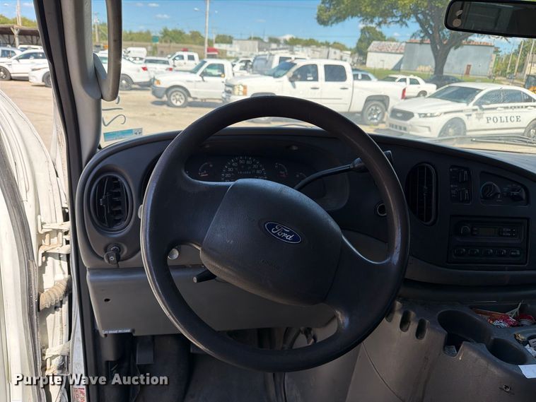 image for item FB8892 2003 Ford E150 van