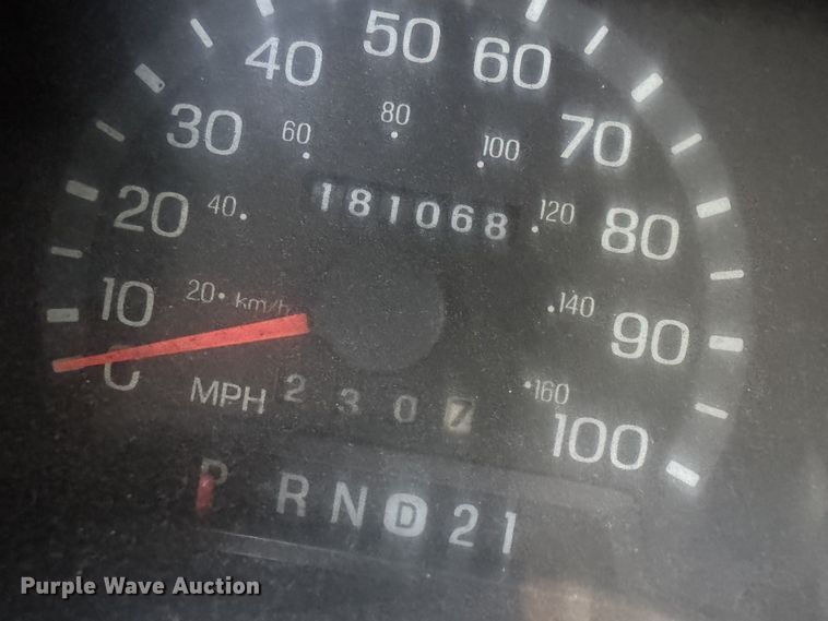 image for item FB8892 2003 Ford E150 van