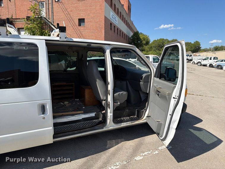 image for item FB8892 2003 Ford E150 van