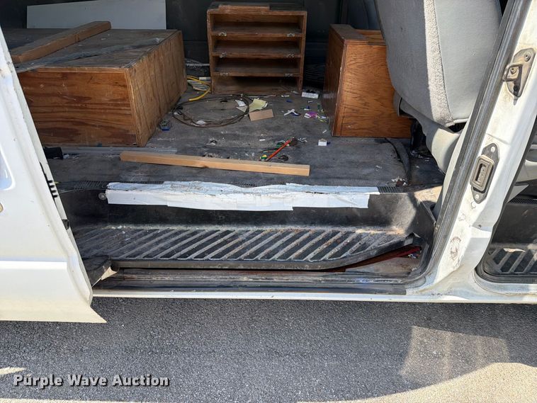 image for item FB8892 2003 Ford E150 van