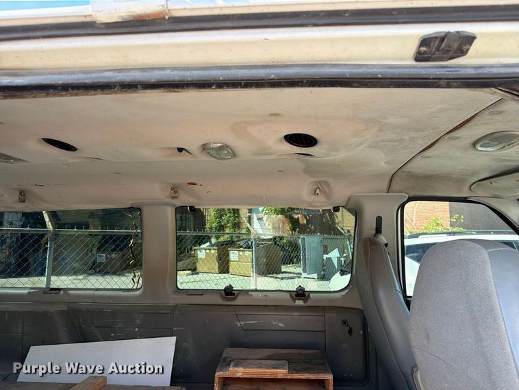 image for item FB8892 2003 Ford E150 van