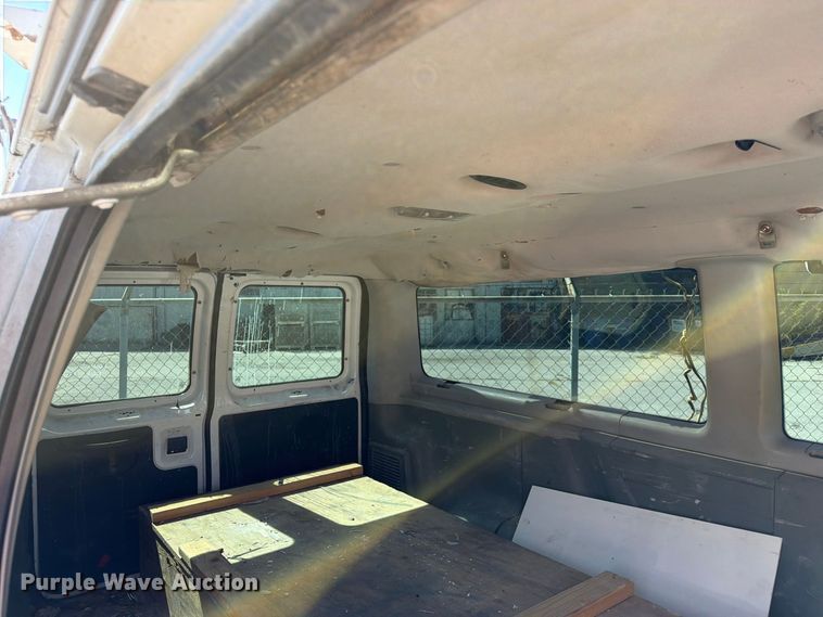 image for item FB8892 2003 Ford E150 van