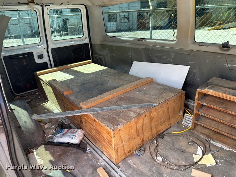 image for item FB8892 2003 Ford E150 van