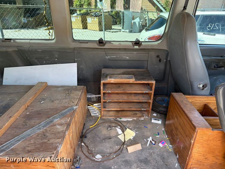image for item FB8892 2003 Ford E150 van