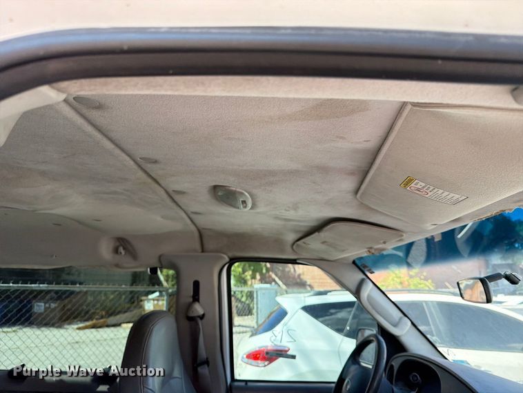 image for item FB8892 2003 Ford E150 van
