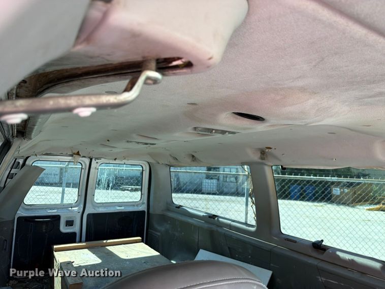 image for item FB8892 2003 Ford E150 van