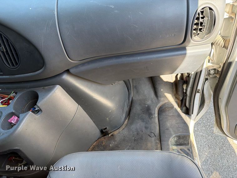 image for item FB8892 2003 Ford E150 van