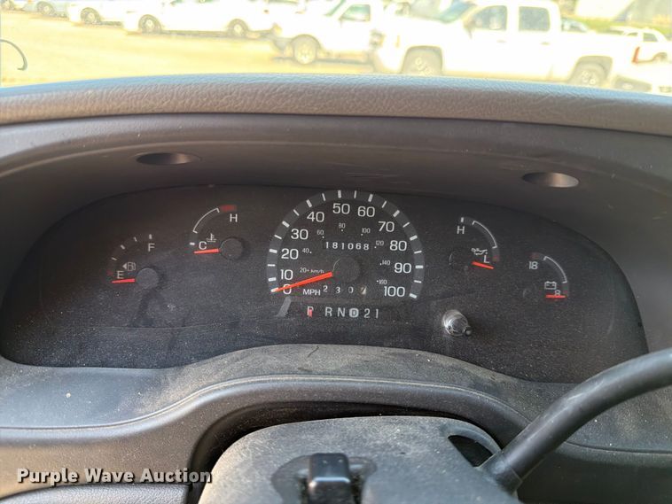 image for item FB8892 2003 Ford E150 van