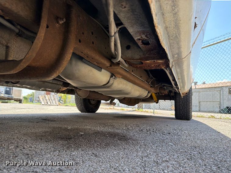 image for item FB8892 2003 Ford E150 van