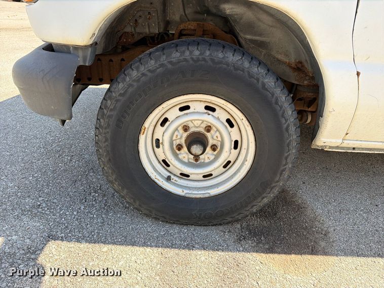 image for item FB8892 2003 Ford E150 van