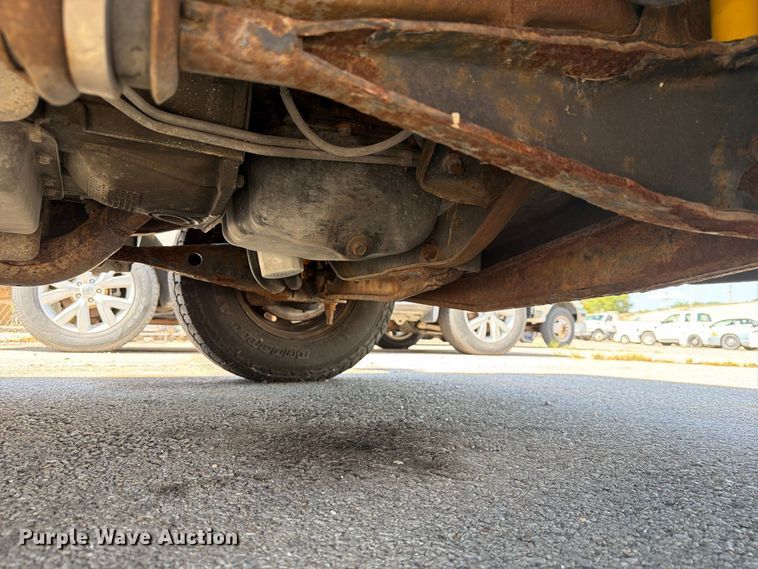 image for item FB8892 2003 Ford E150 van