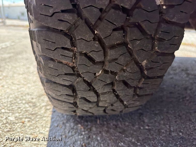 image for item FB8892 2003 Ford E150 van
