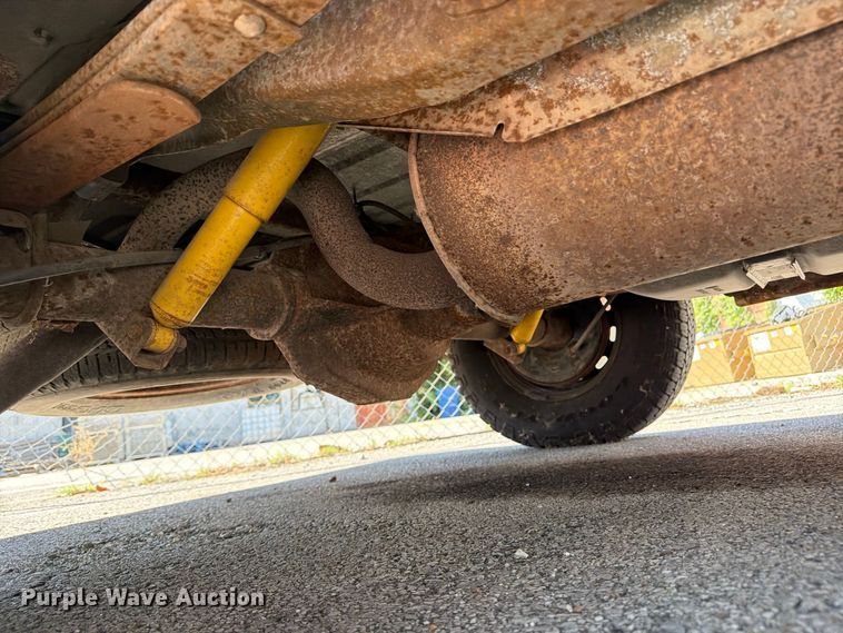 image for item FB8892 2003 Ford E150 van