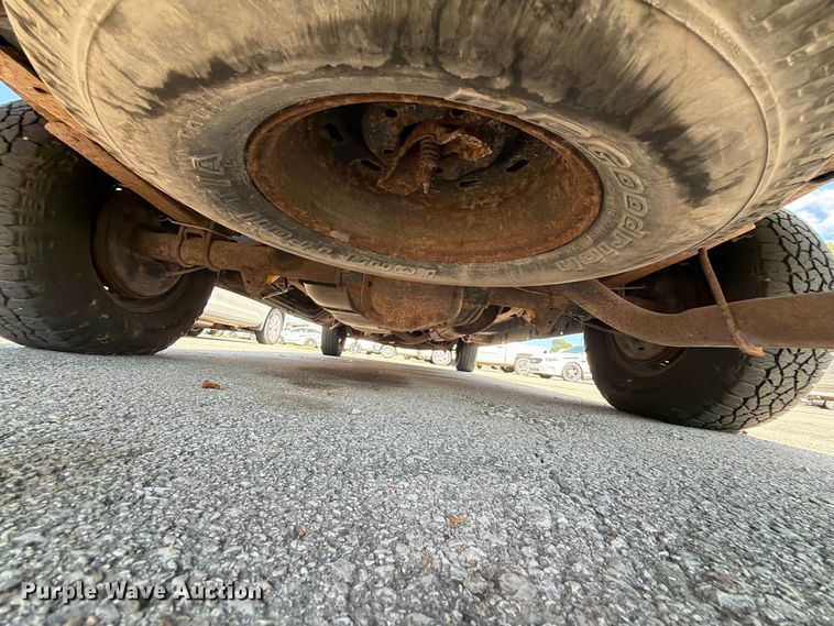 image for item FB8892 2003 Ford E150 van