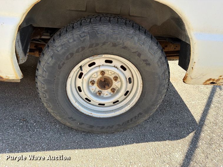 image for item FB8892 2003 Ford E150 van