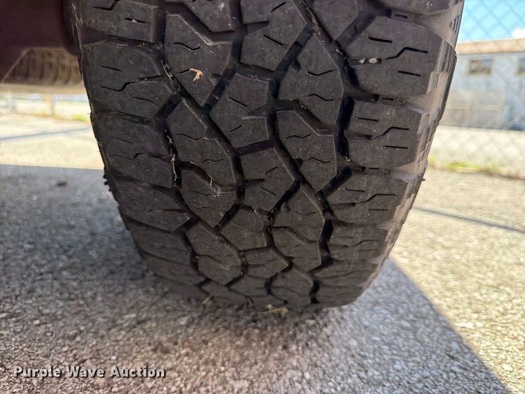 image for item FB8892 2003 Ford E150 van