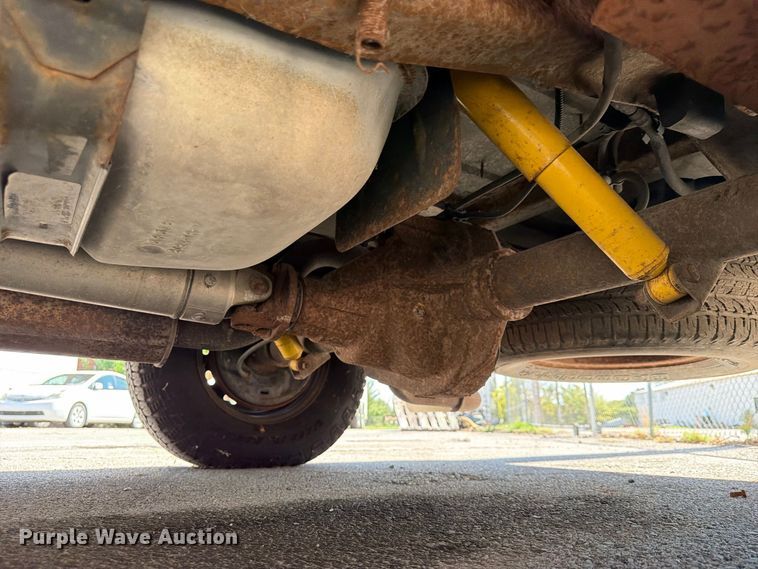 image for item FB8892 2003 Ford E150 van