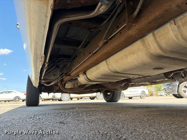 image for item FB8892 2003 Ford E150 van