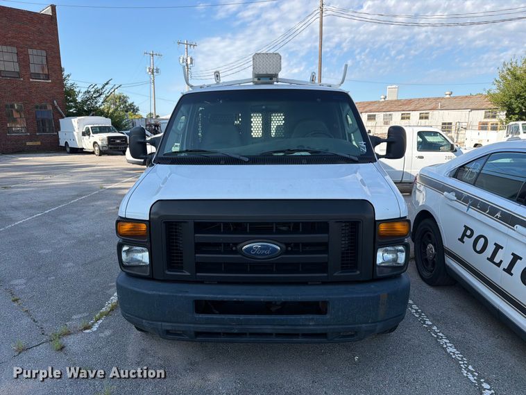 image for item FB8893 2008 Ford E350 van
