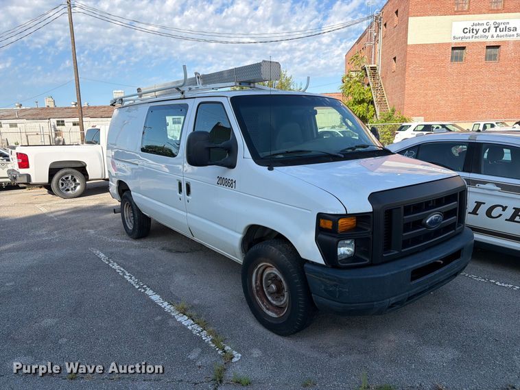 image for item FB8893 2008 Ford E350 van