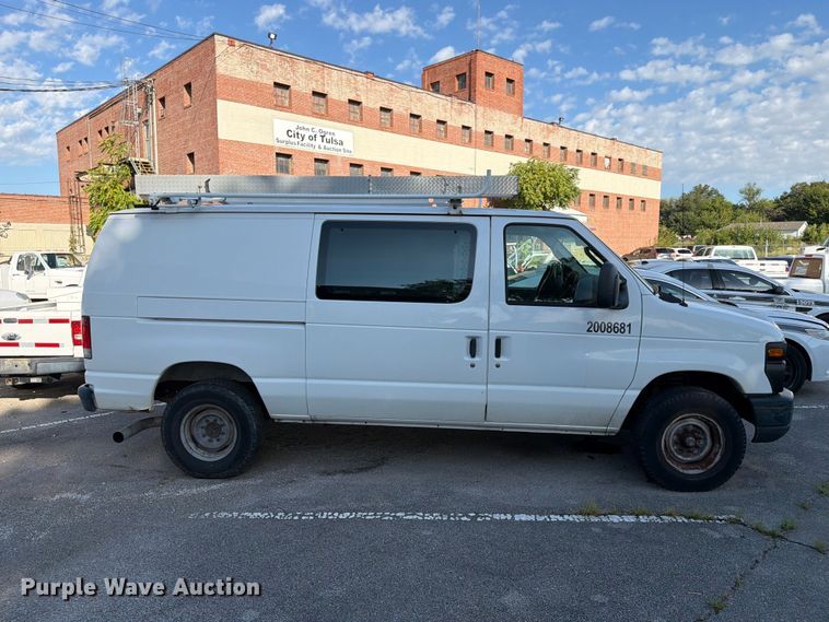 image for item FB8893 2008 Ford E350 van