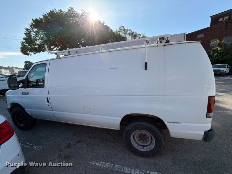 image for item FB8893 2008 Ford E350 van