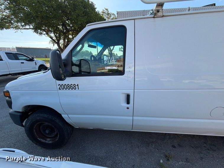image for item FB8893 2008 Ford E350 van