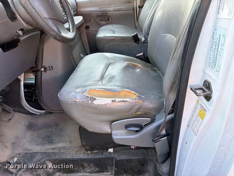 image for item FB8893 2008 Ford E350 van