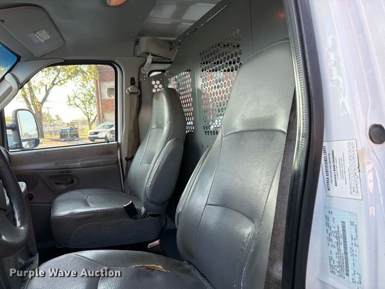 image for item FB8893 2008 Ford E350 van