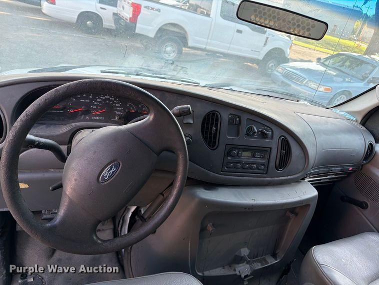 image for item FB8893 2008 Ford E350 van