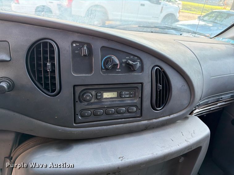 image for item FB8893 2008 Ford E350 van