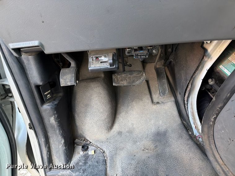 image for item FB8893 2008 Ford E350 van