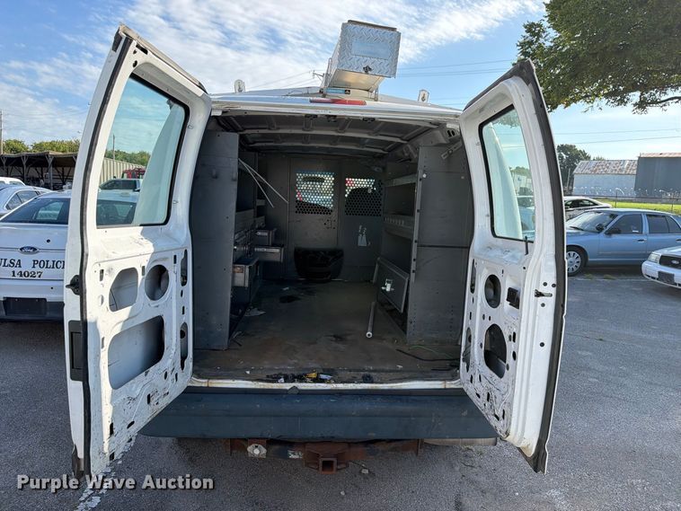 image for item FB8893 2008 Ford E350 van