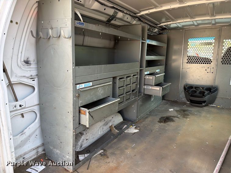 image for item FB8893 2008 Ford E350 van