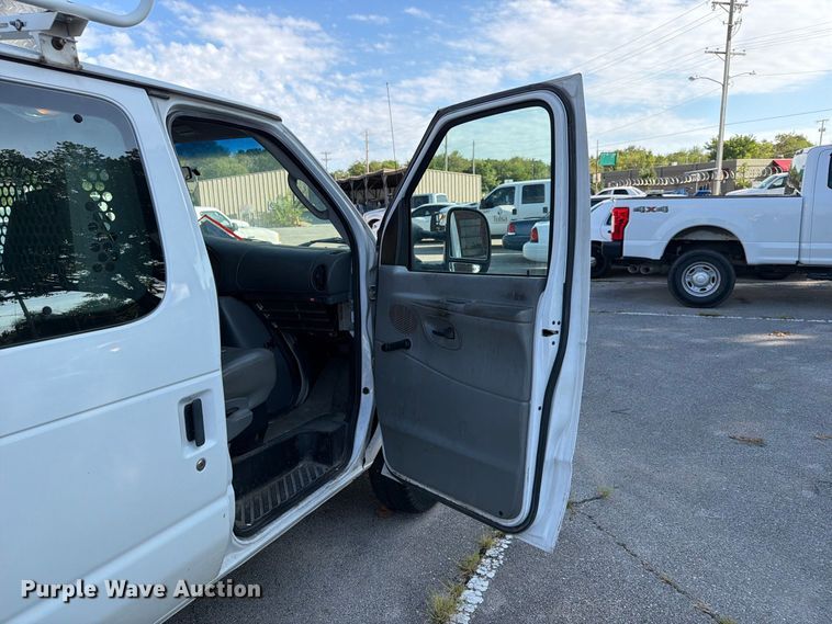 image for item FB8893 2008 Ford E350 van