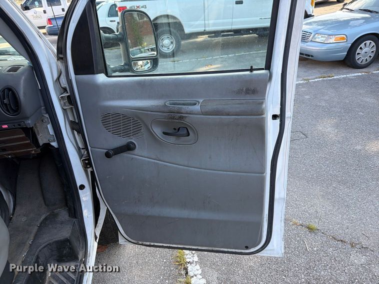 image for item FB8893 2008 Ford E350 van