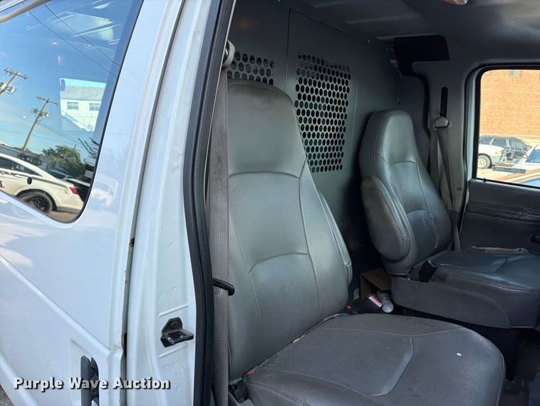 image for item FB8893 2008 Ford E350 van