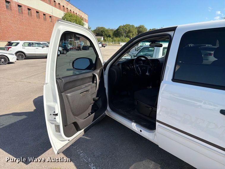 image for item FB8896 2010 Chevrolet Silverado 1500 Crew Cab pickup truck