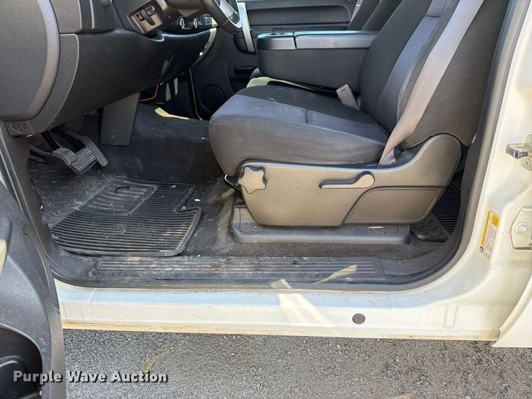 image for item FB8896 2010 Chevrolet Silverado 1500 Crew Cab pickup truck