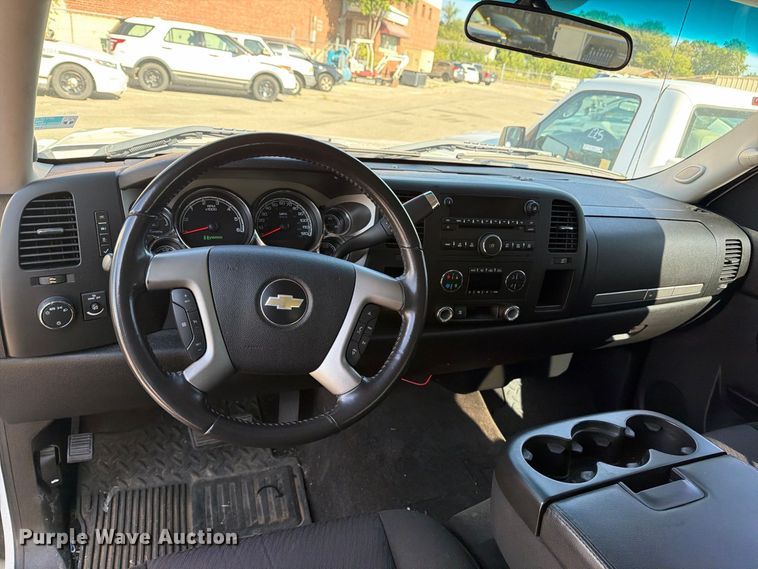 image for item FB8896 2010 Chevrolet Silverado 1500 Crew Cab pickup truck